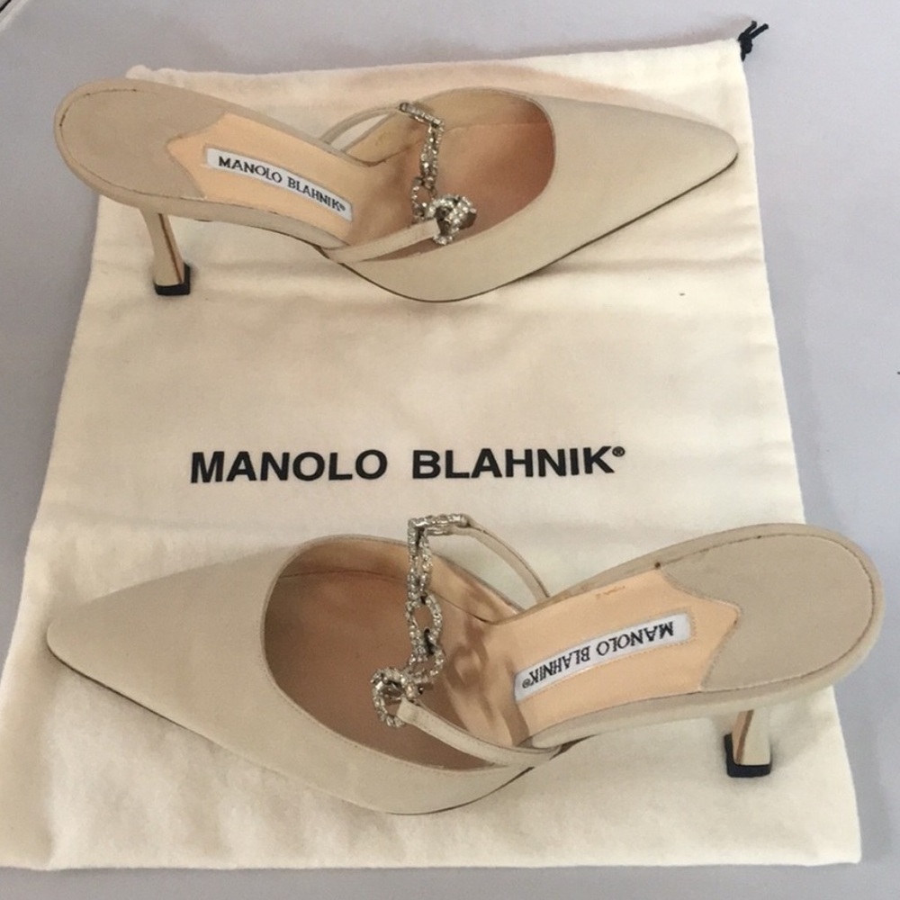 Manolo Blahnik (authentic) Cream Pointed Toe Mules with Silver Chain